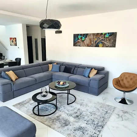 Vila Keti With Private Pool & Garden In