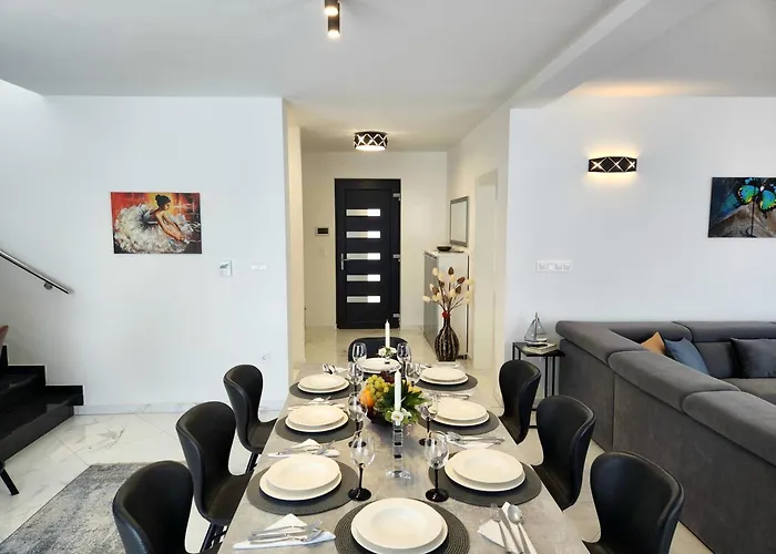 Luxury Modern Keti-private Pool&garden *