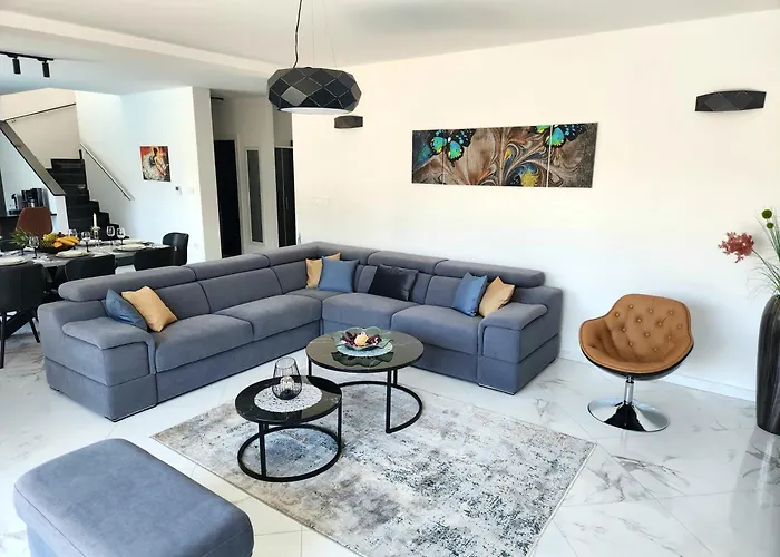 Villa Luxury Modern Keti-private Pool&garden