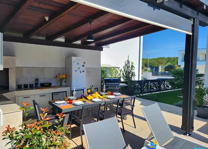 Villa Luxury Modern Keti-private Pool&garden *