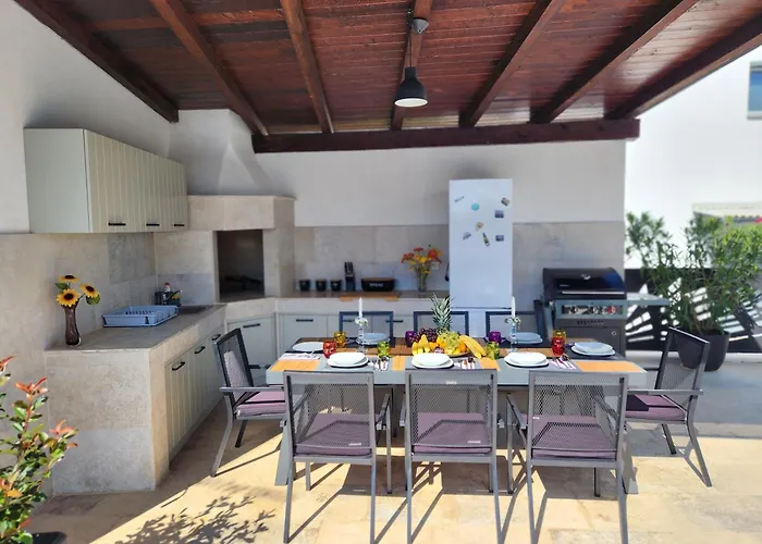 Luxury Modern Keti-private Pool&garden Villa