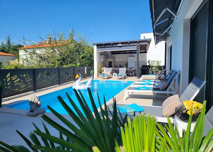 Luxury Modern Keti-private Pool&garden