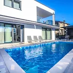 Willa Luxury Modern 