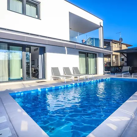 Villa Luxury Modern Keti-private Pool&garden *