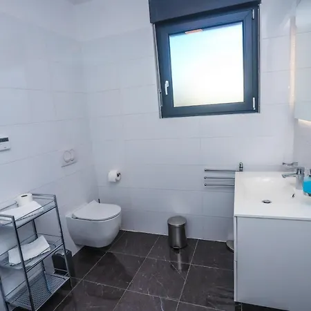 Keti With Private Pool & Garden In * Пореч