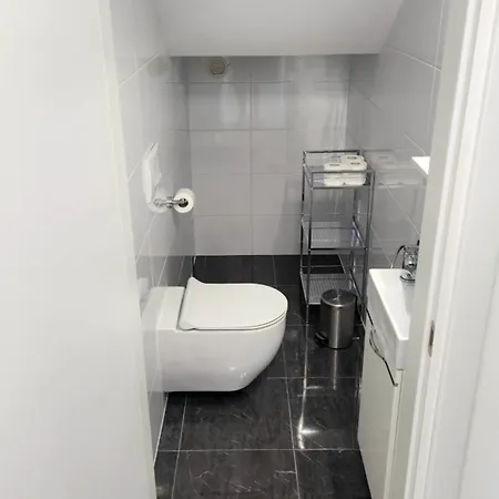 Keti With Private Pool & Garden In Пореч