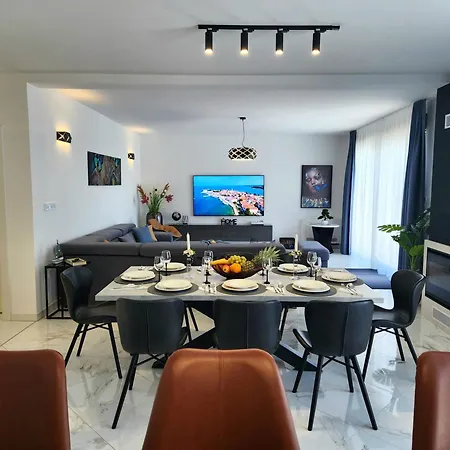 Keti With Private Pool & Garden In