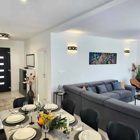 Keti With Private Pool & Garden In * Пореч