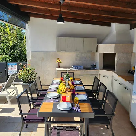 Keti With Private Pool & Garden In * Пореч