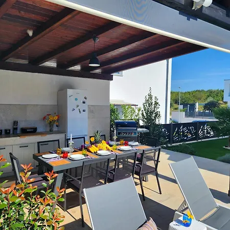 Villa Luxury Modern Keti-private Pool&garden *