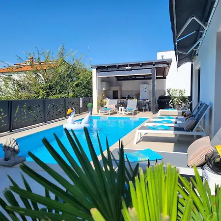 Keti With Private Pool & Garden In