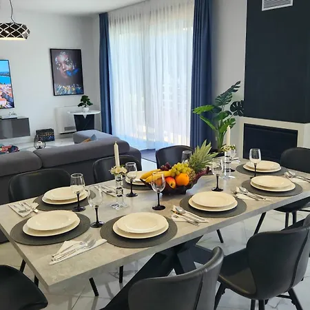 Keti With Private Pool & Garden In Villa *